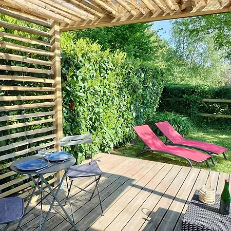 לינה וארוחת בוקר Le Clos Des Pommiers 3*