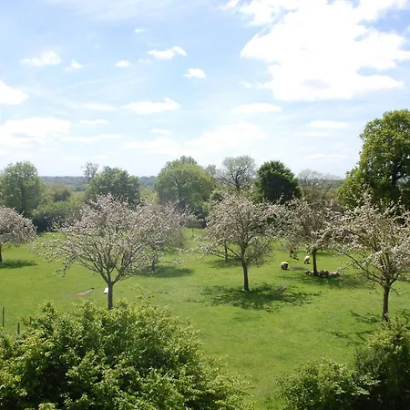 Le Clos Des Pommiers Bed & Breakfast